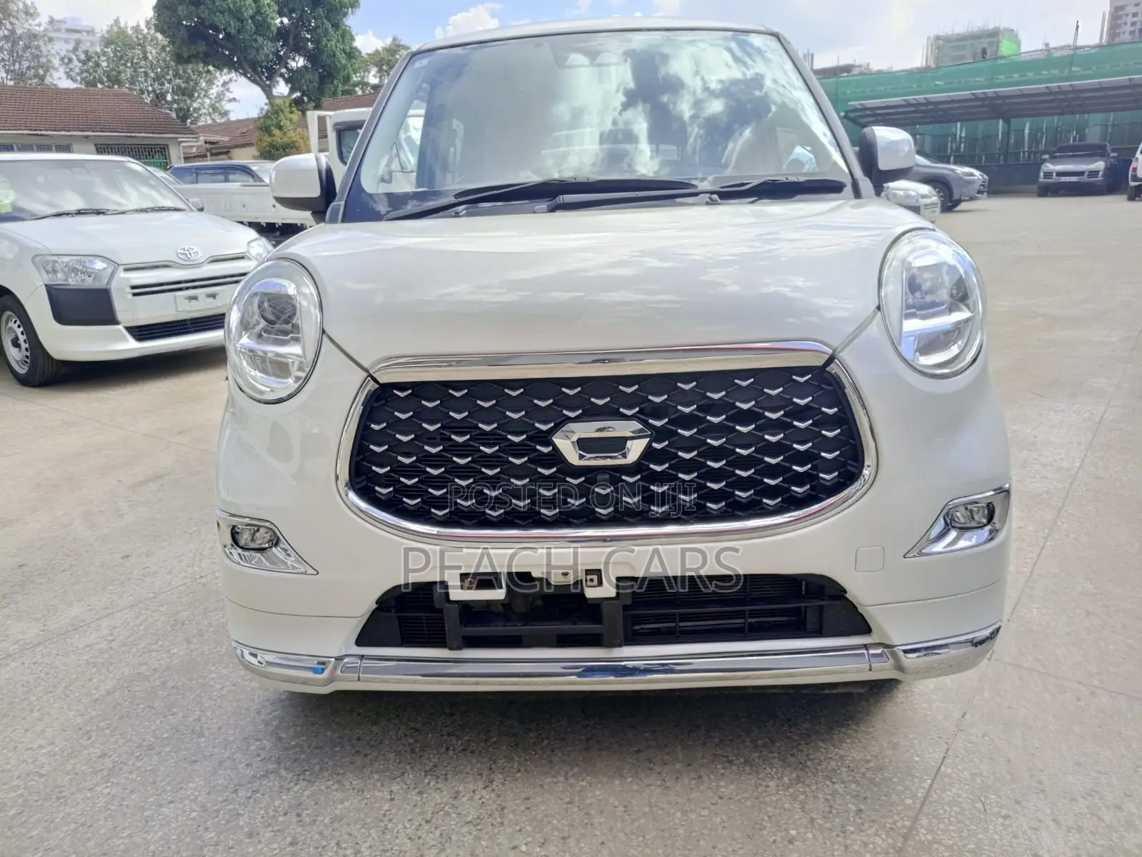 Daihatsu Cast 2018 White