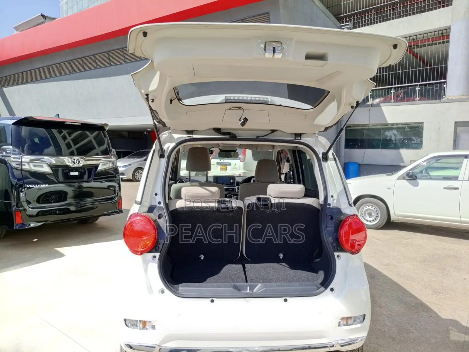 Daihatsu Cast 2018 White