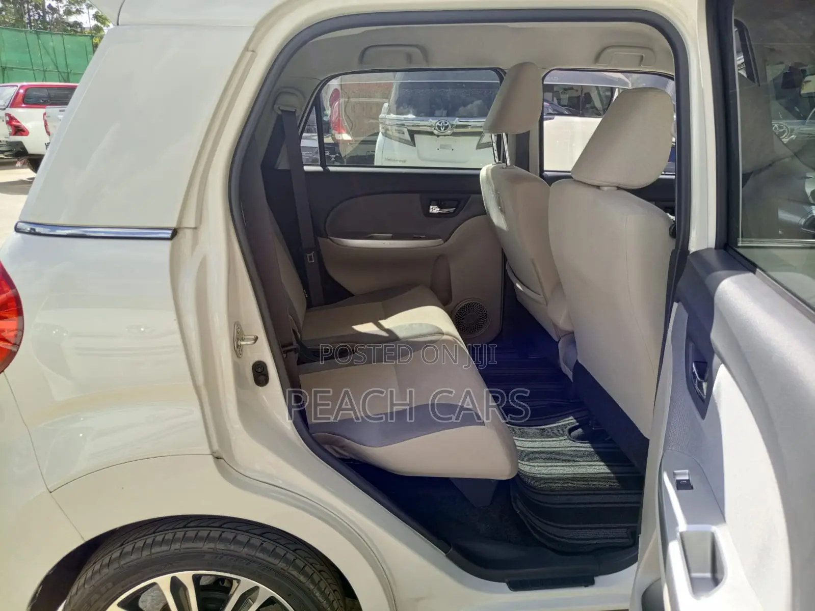 Daihatsu Cast 2018 White