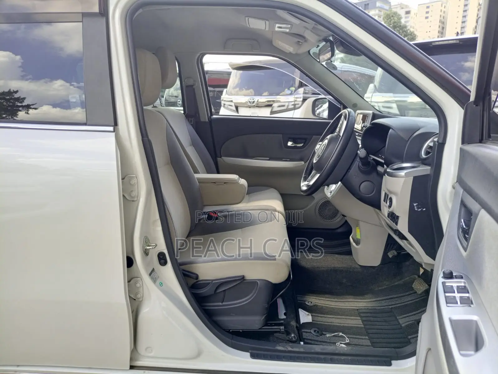 Daihatsu Cast 2018 White