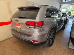 Jeep Grand Cherokee 2018 Silver