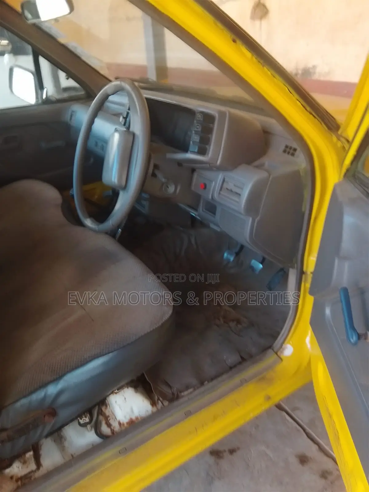 Isuzu Tougher 1995 Yellow