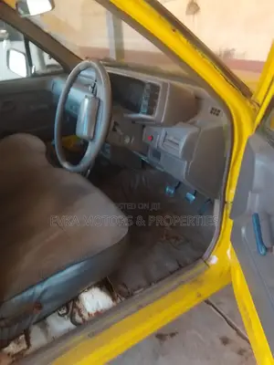 Isuzu Tougher 1995 Yellow