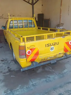 Isuzu Tougher 1995 Yellow