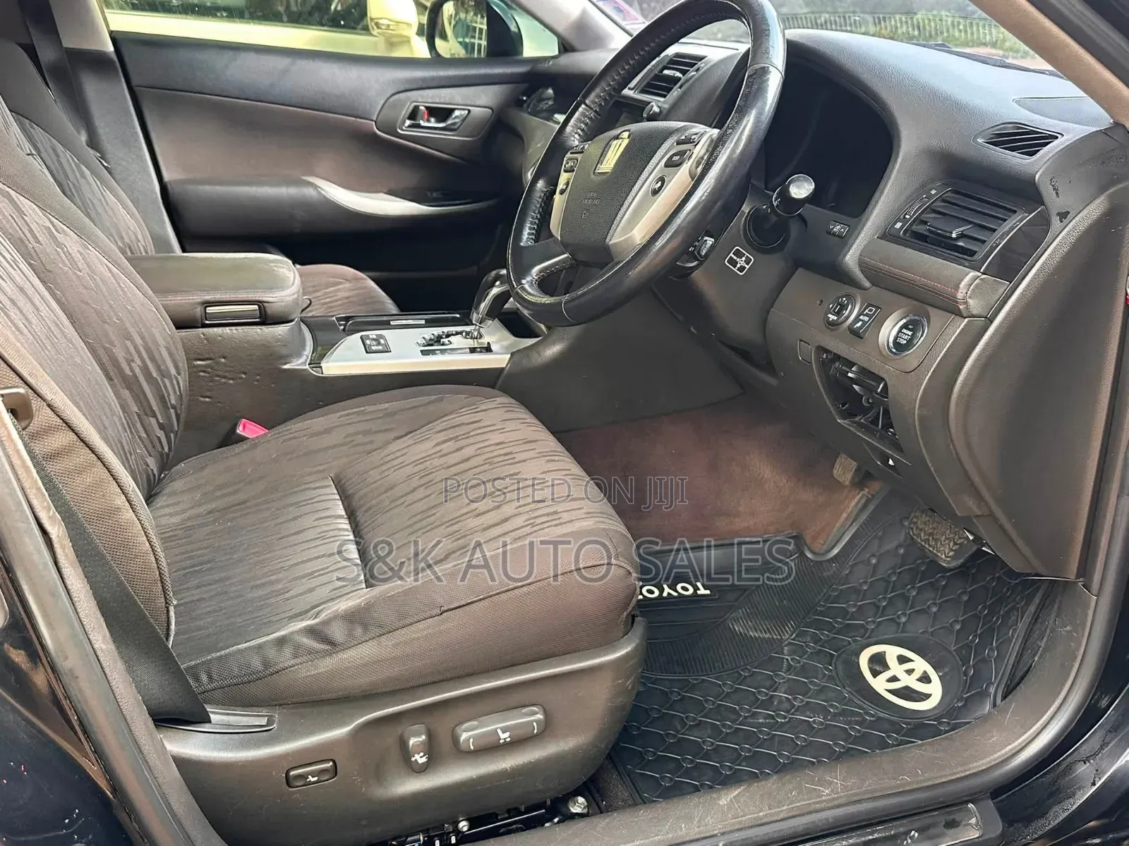 Toyota Crown 2010 Black