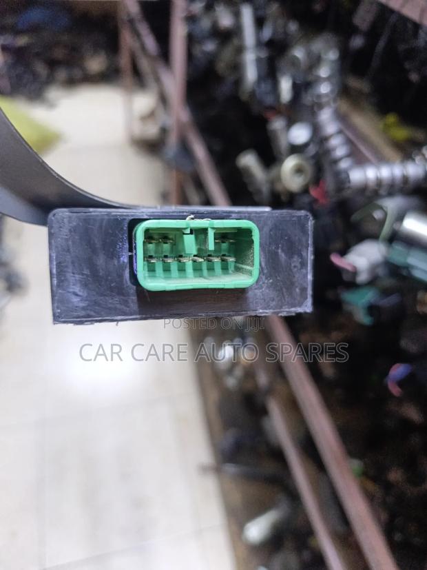 Control Module Toyota Hilux 4wd 2005 - thumbnail 2