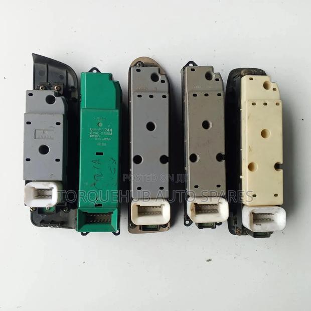 Mitsubishi Colt/Pajero Window Switch - thumbnail 2