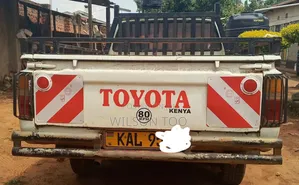 Toyota Hilux 2000 Beige