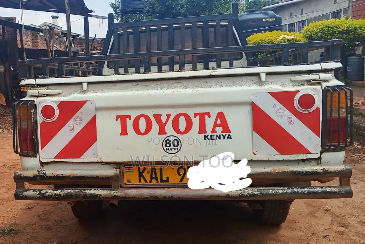 Toyota Hilux 2000 Beige