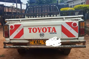 Toyota Hilux 2000 Beige