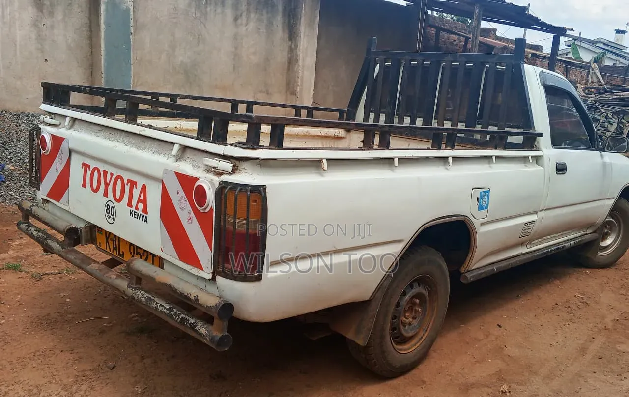 Toyota Hilux 2000 Beige
