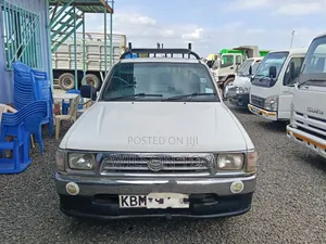 Toyota Hilux 2.5 Cab 2005 White