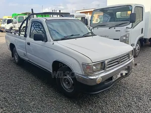 Toyota Hilux 2.5 Cab 2005 White