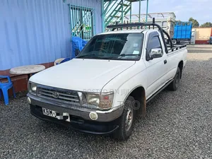 Toyota Hilux 2.5 Cab 2005 White