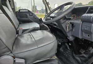 Isuzu NPR Local