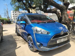 Toyota Sienta 2016 Blue