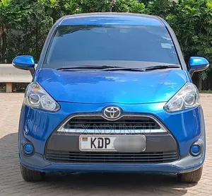 Toyota Sienta 2016 Blue