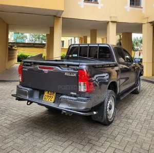 Toyota Hilux 2021 Gray