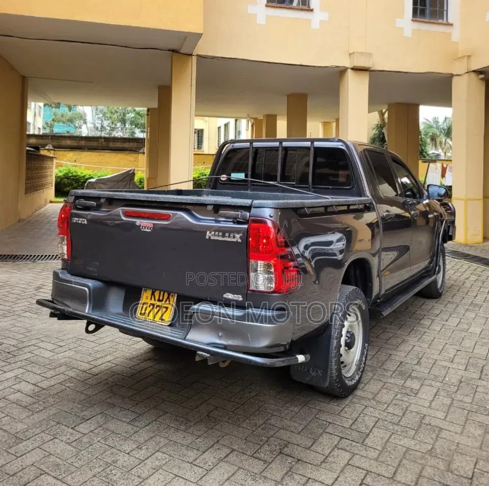 Toyota Hilux 2021 Gray