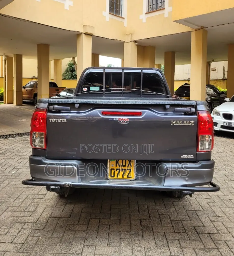 Toyota Hilux 2021 Gray