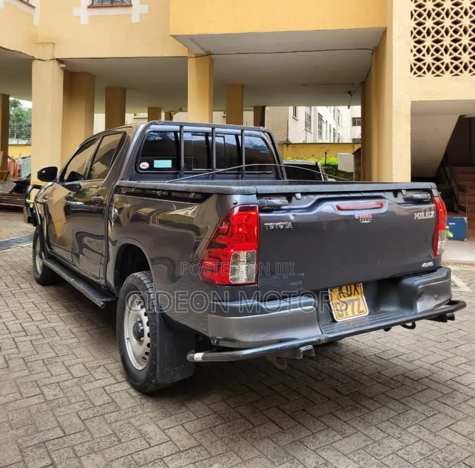 Toyota Hilux 2021 Gray