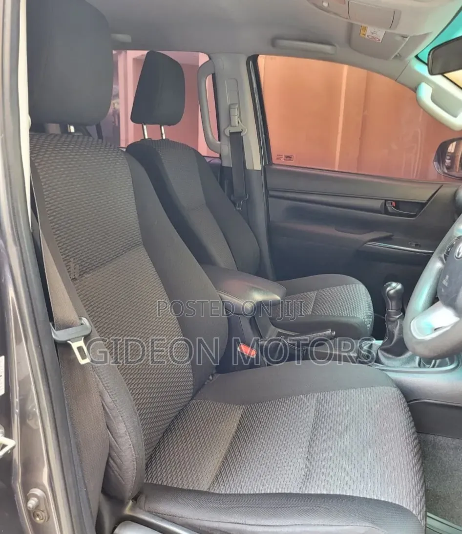 Toyota Hilux 2021 Gray