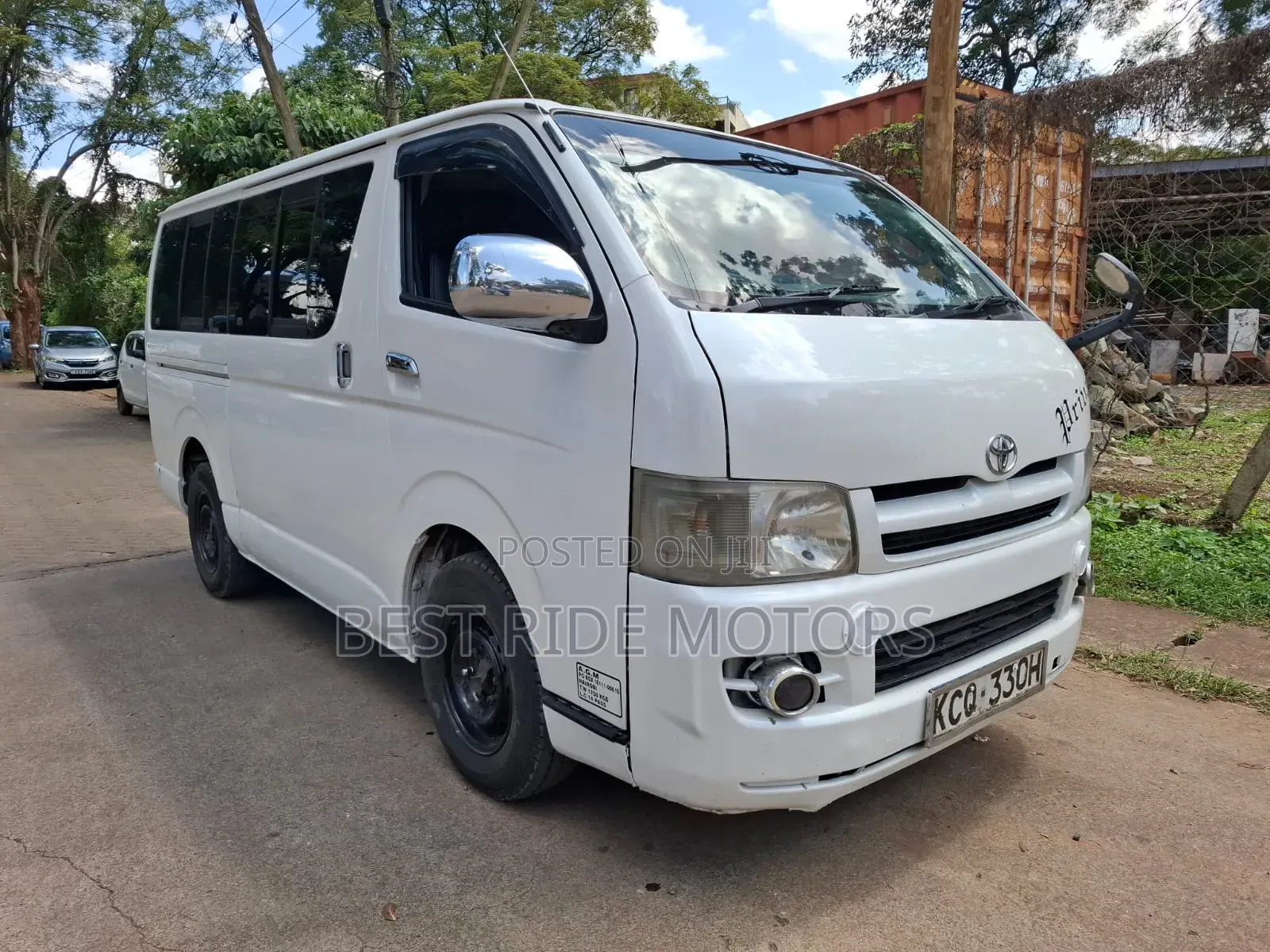Toyota HiAce 2011 White