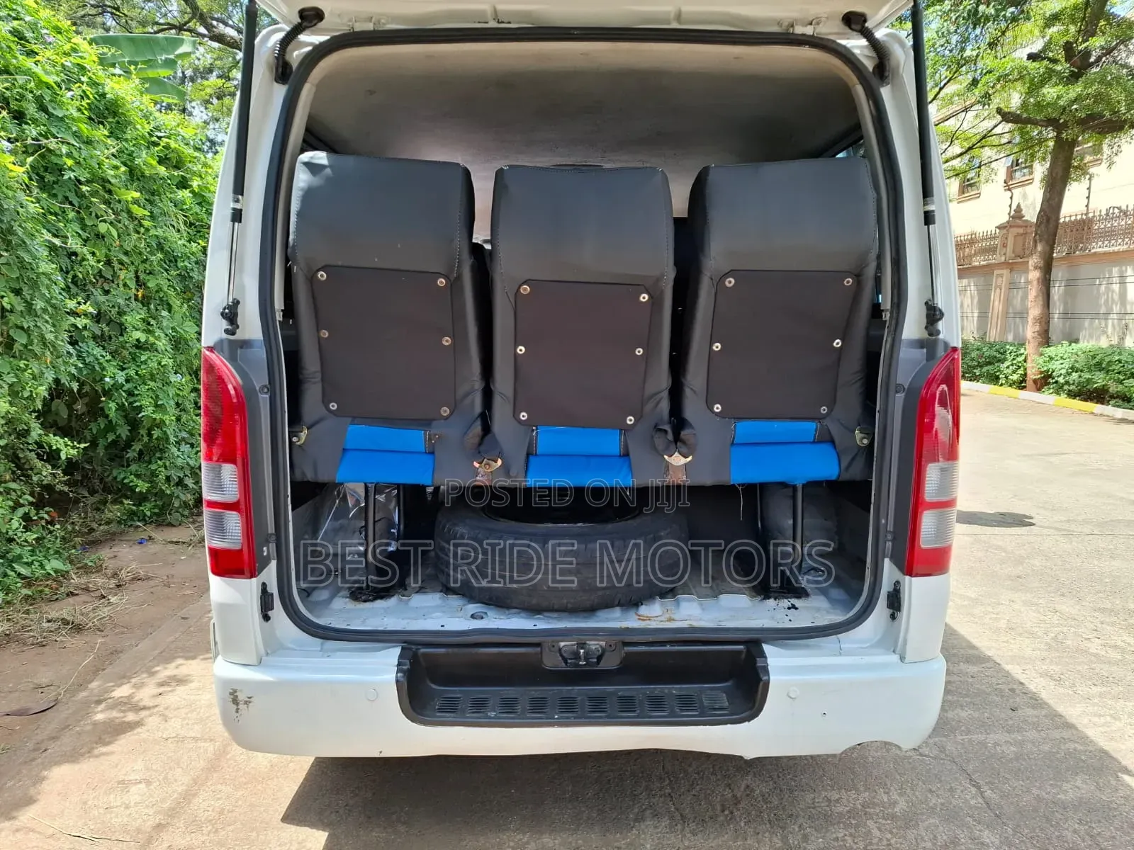 Toyota HiAce 2011 White