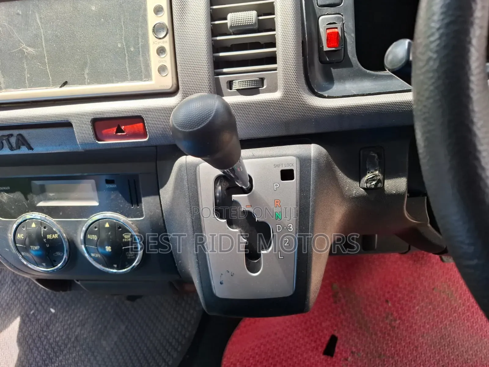 Toyota HiAce 2011 White