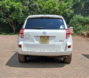 Toyota RAV4 2010 White