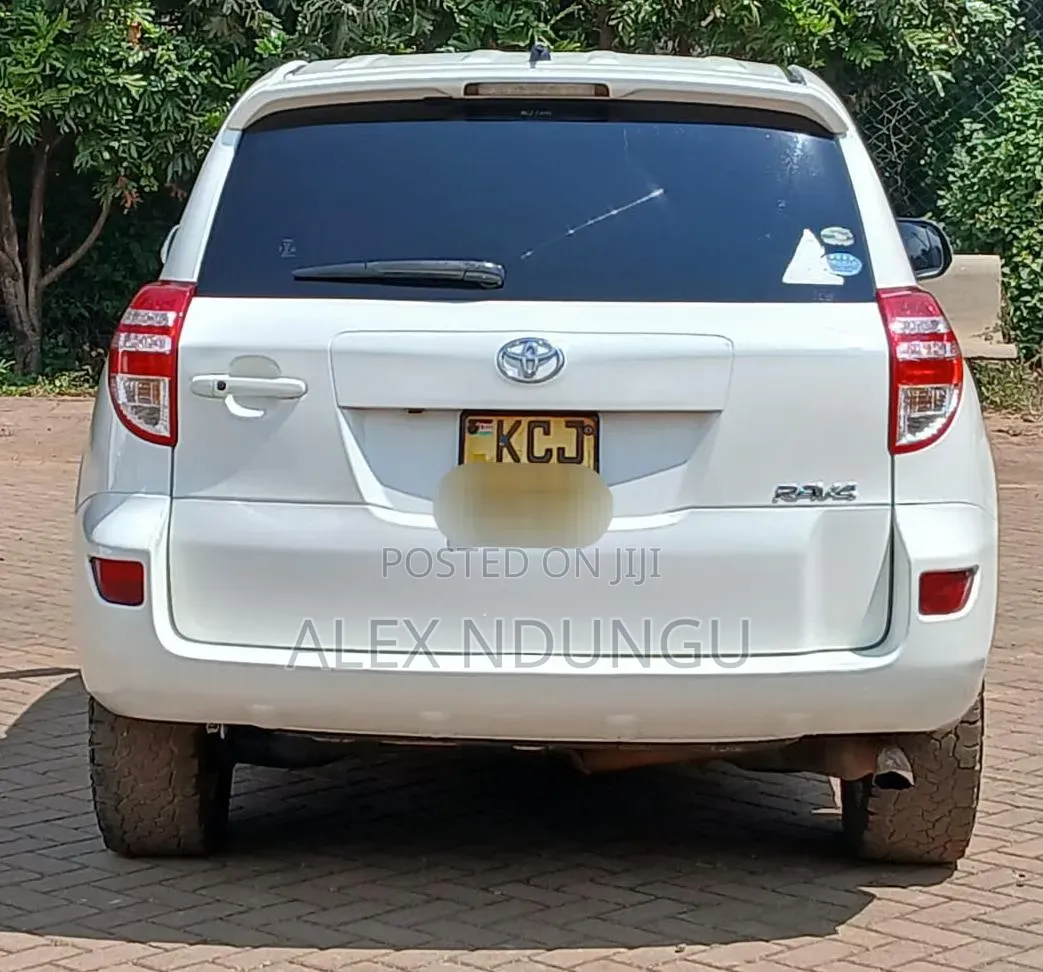 Toyota RAV4 2010 White