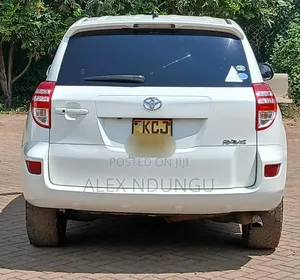 Toyota RAV4 2010 White