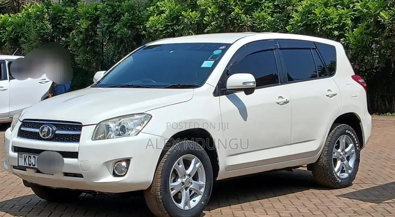 Toyota RAV4 2010 White