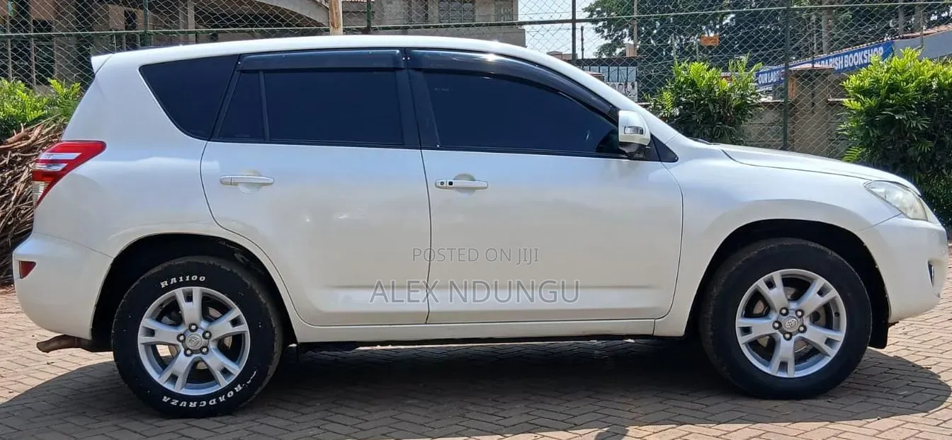 Toyota RAV4 2010 White