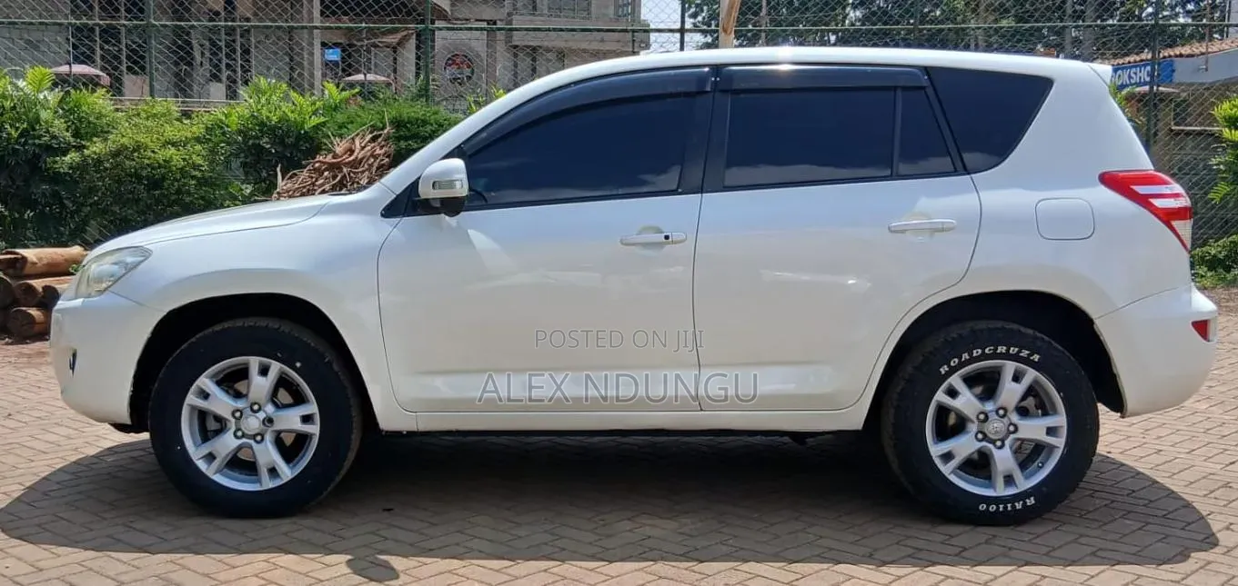 Toyota RAV4 2010 White