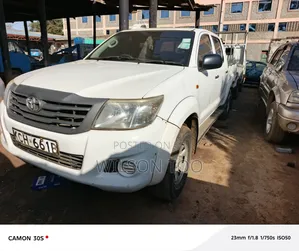 Toyota Hilux 2014 White