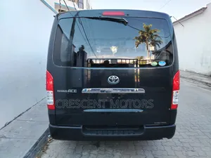 Toyota HiAce 2019 Black