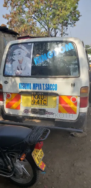 Toyota HiAce 2000 White