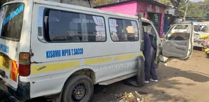 Toyota HiAce 2000 White