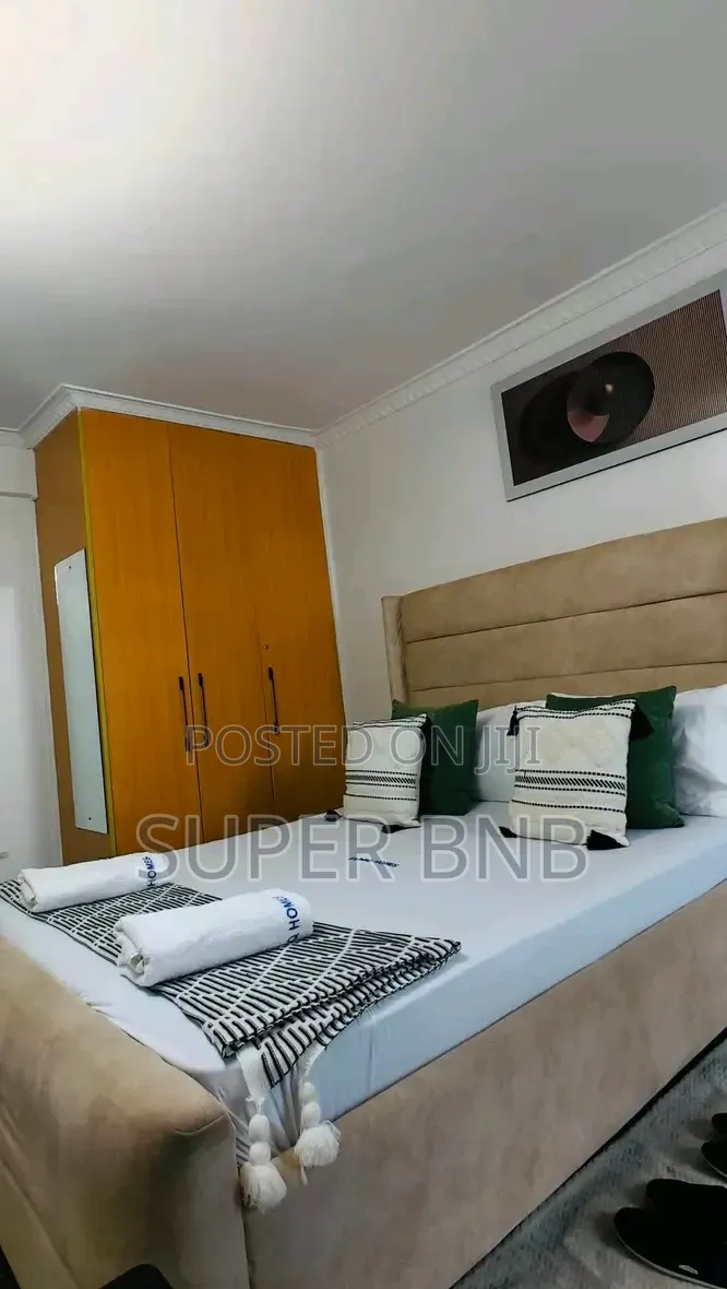 Crown Z Towers -Kamakis Airbnb Apartments Cosy