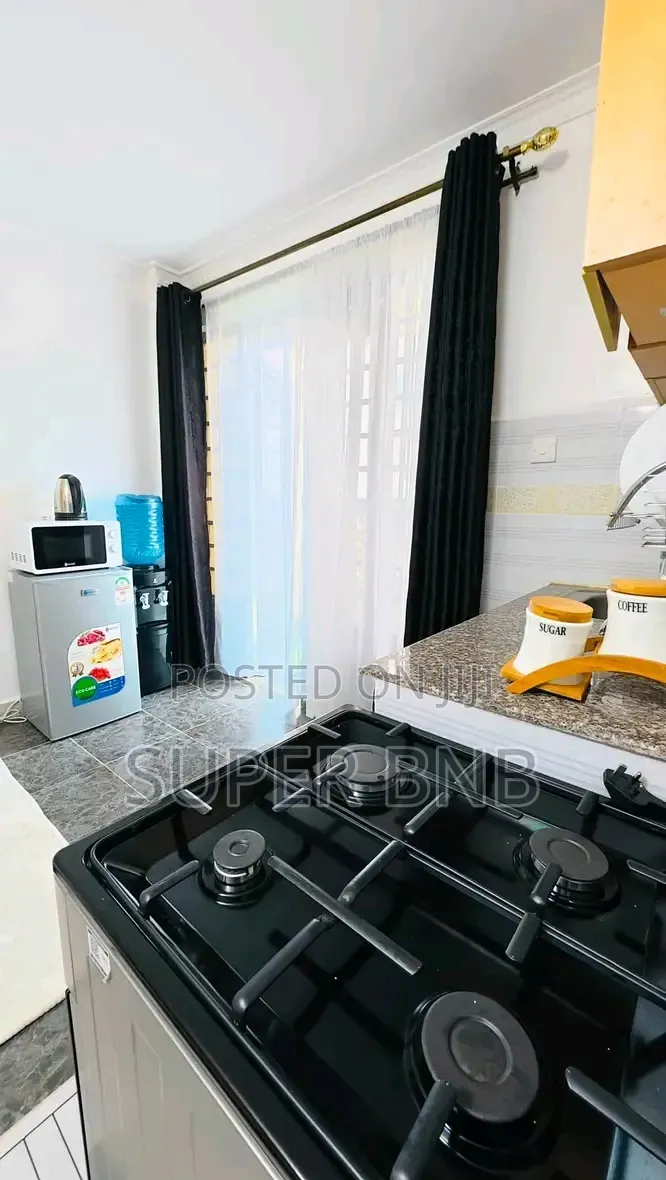 Crown Z Towers -Kamakis Airbnb Apartments Cosy