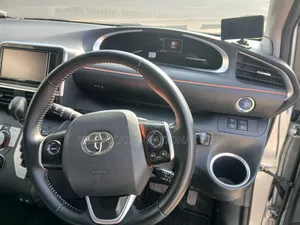Toyota Sienta 2019 Silver
