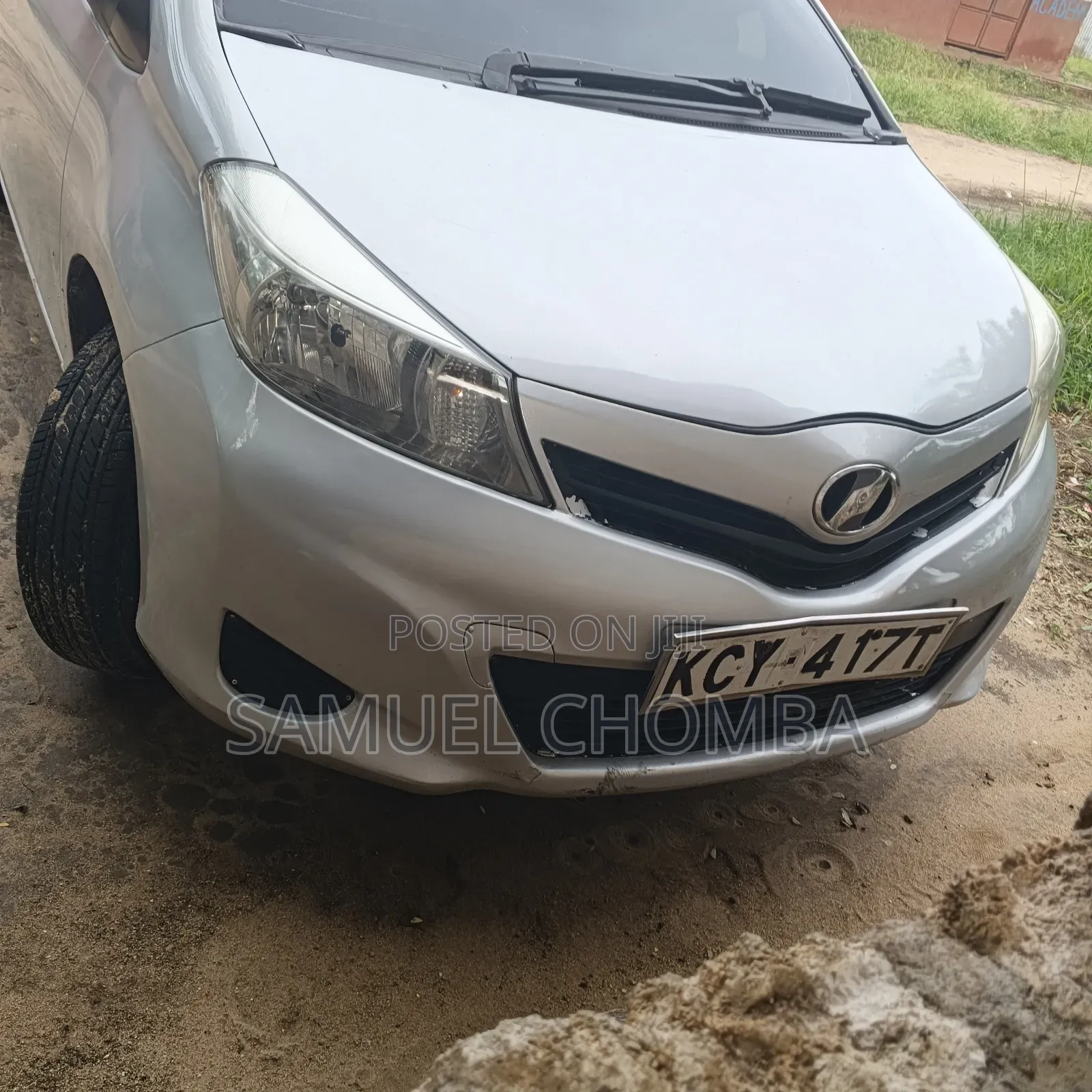Toyota Vitz 2013 Silver