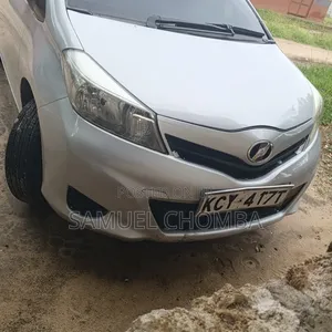 Toyota Vitz 2013 Silver