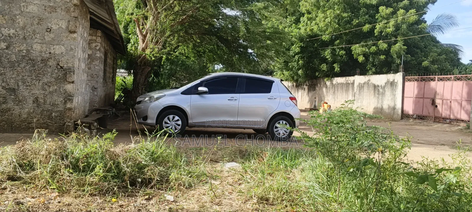 Toyota Vitz 2013 Silver