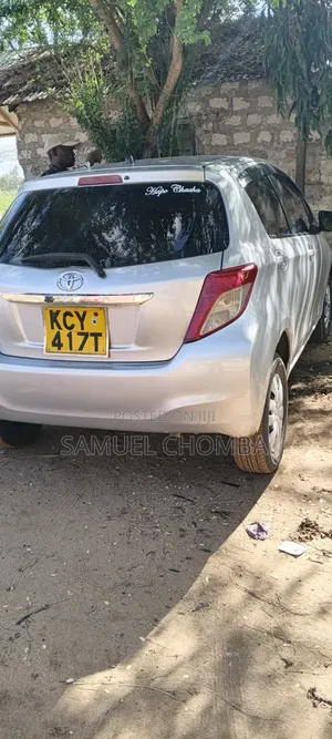 Toyota Vitz 2013 Silver