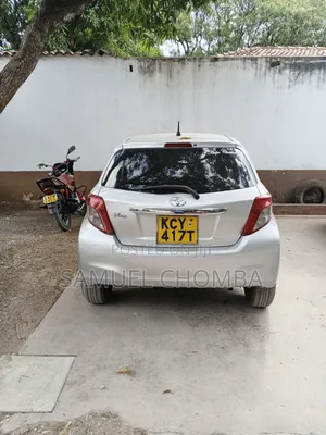 Toyota Vitz 2013 Silver