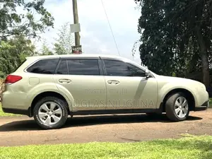 Subaru Outback 2010 Gold