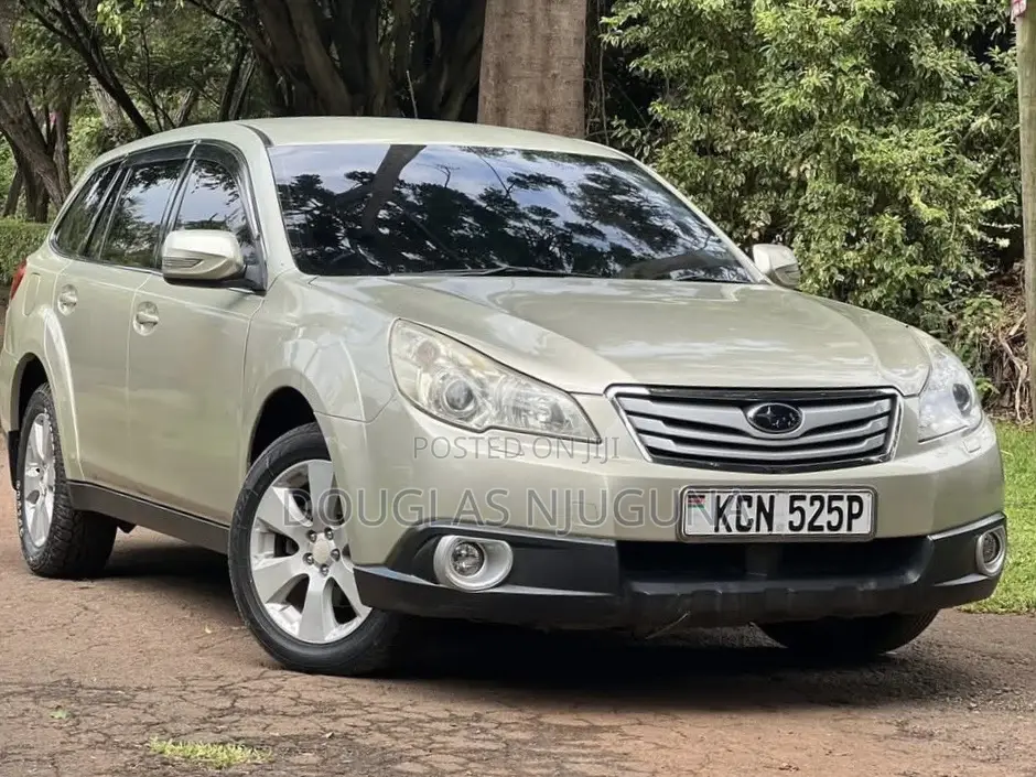 Subaru Outback 2010 Gold