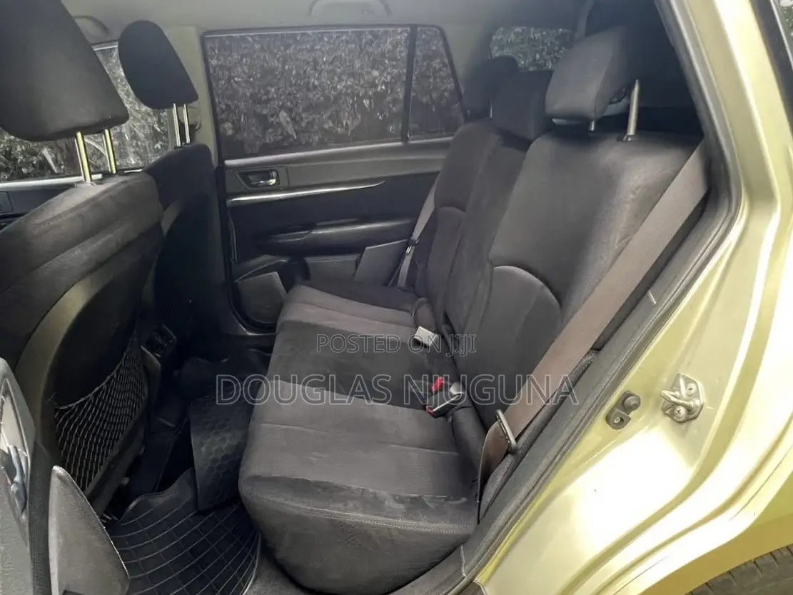 Subaru Outback 2010 Gold